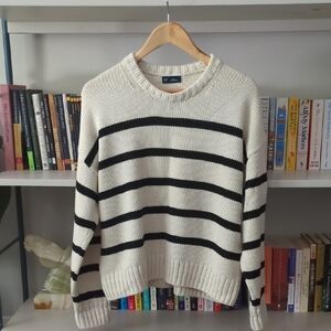 GAP Black and Cream Striped Women's Sweater
